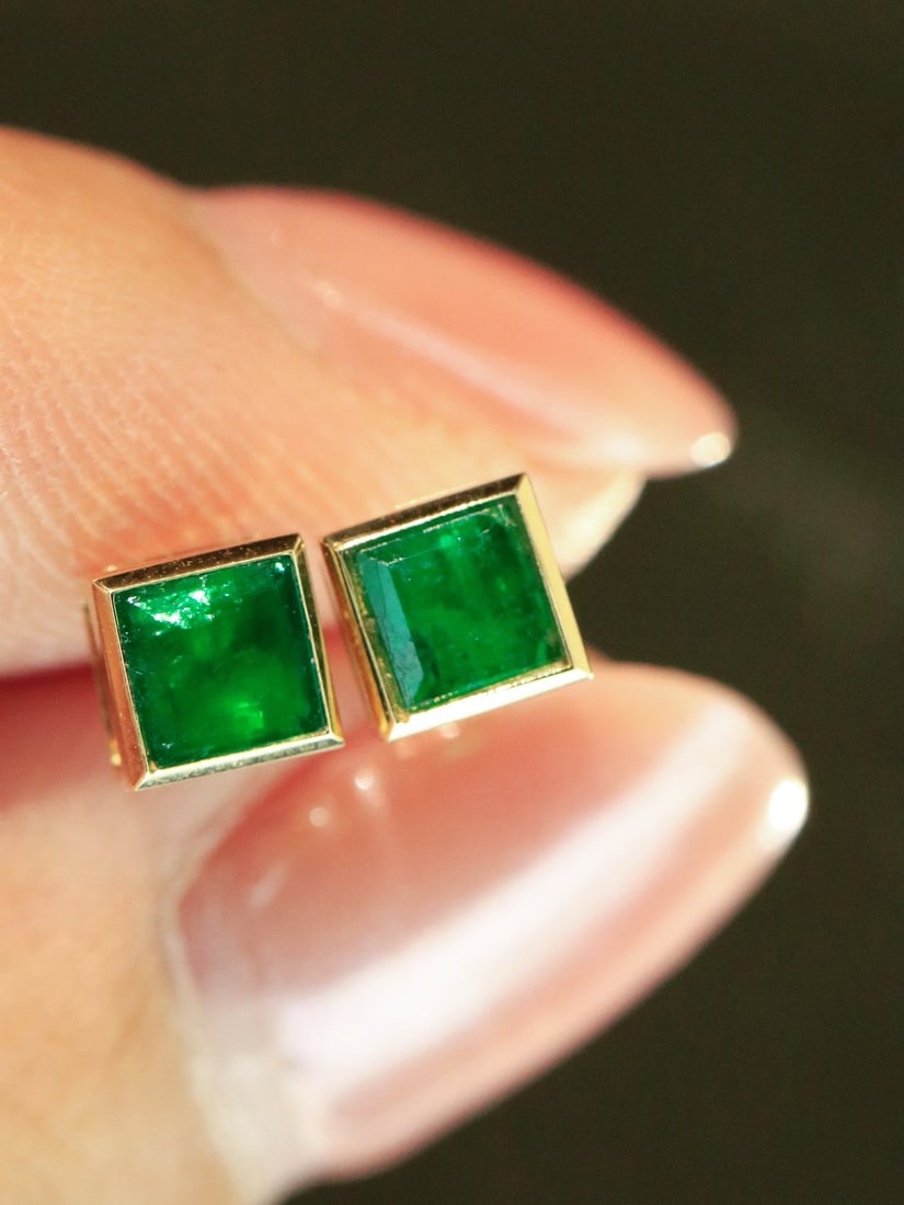 14k Gold 0.6 Ct Natural Emerald Earrings - 2