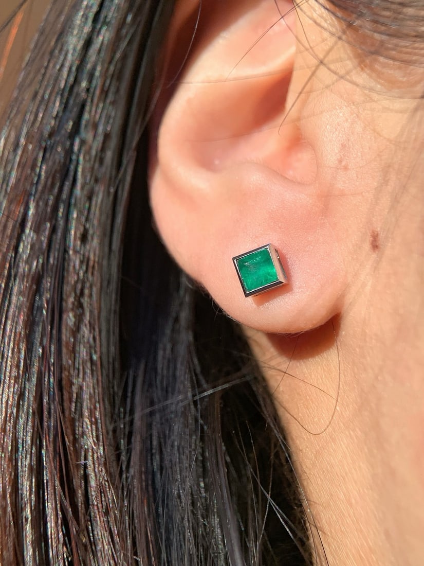 14k Gold 0.6 Ct Natural Emerald Earrings - 3