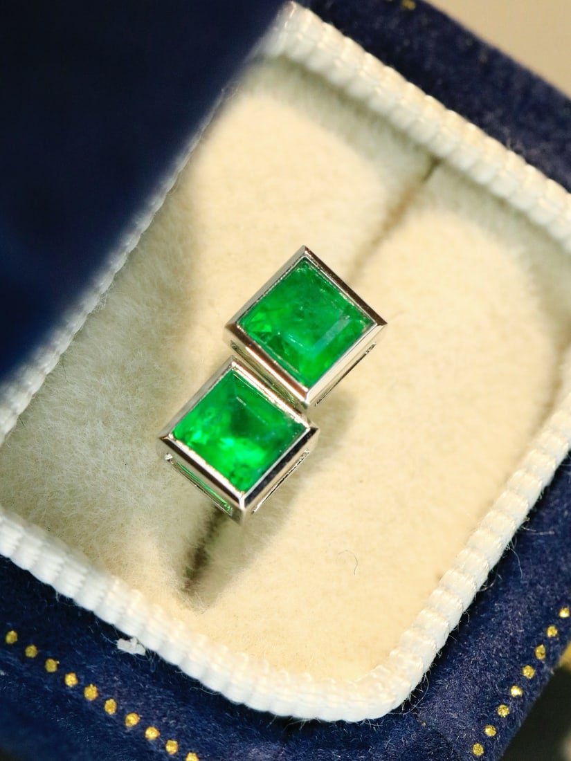 14k Gold 0.6 Ct Natural Emerald Earrings - 5