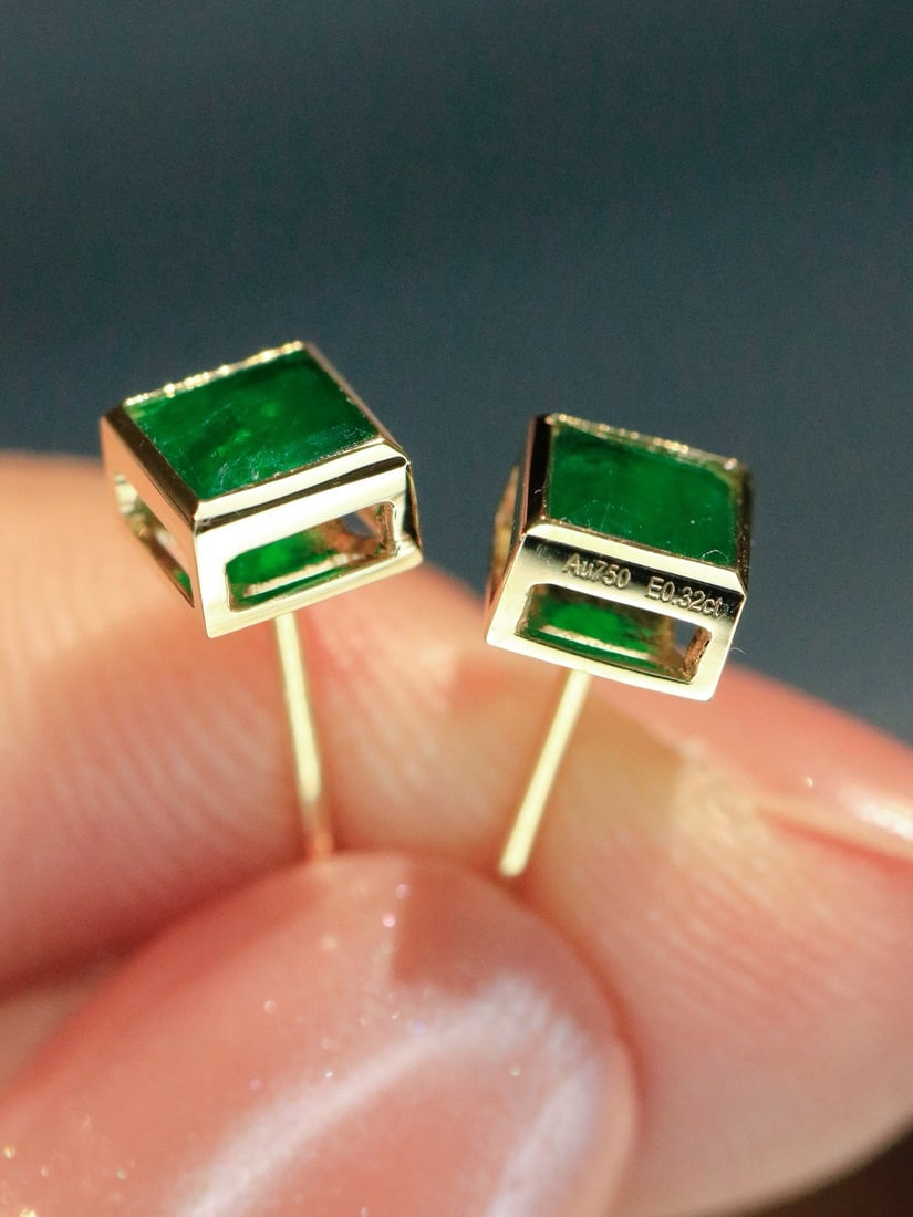 14k Gold 0.6 Ct Natural Emerald Earrings - 6