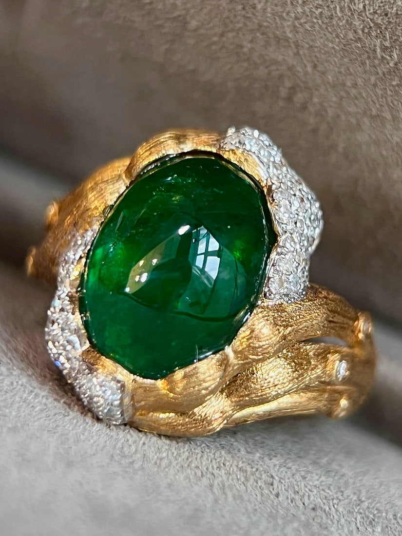 14k Gold 4.85 Ctw Natural Emerald & Diamond Ring: Ref:231172285 // gold content:14k gold // ring size:7. 25us // // main gemstone:emerald // shape:oval // carat weight:4. 50ct // color:green // treatment:natural // // adjacent gemstone 2 : diamond //