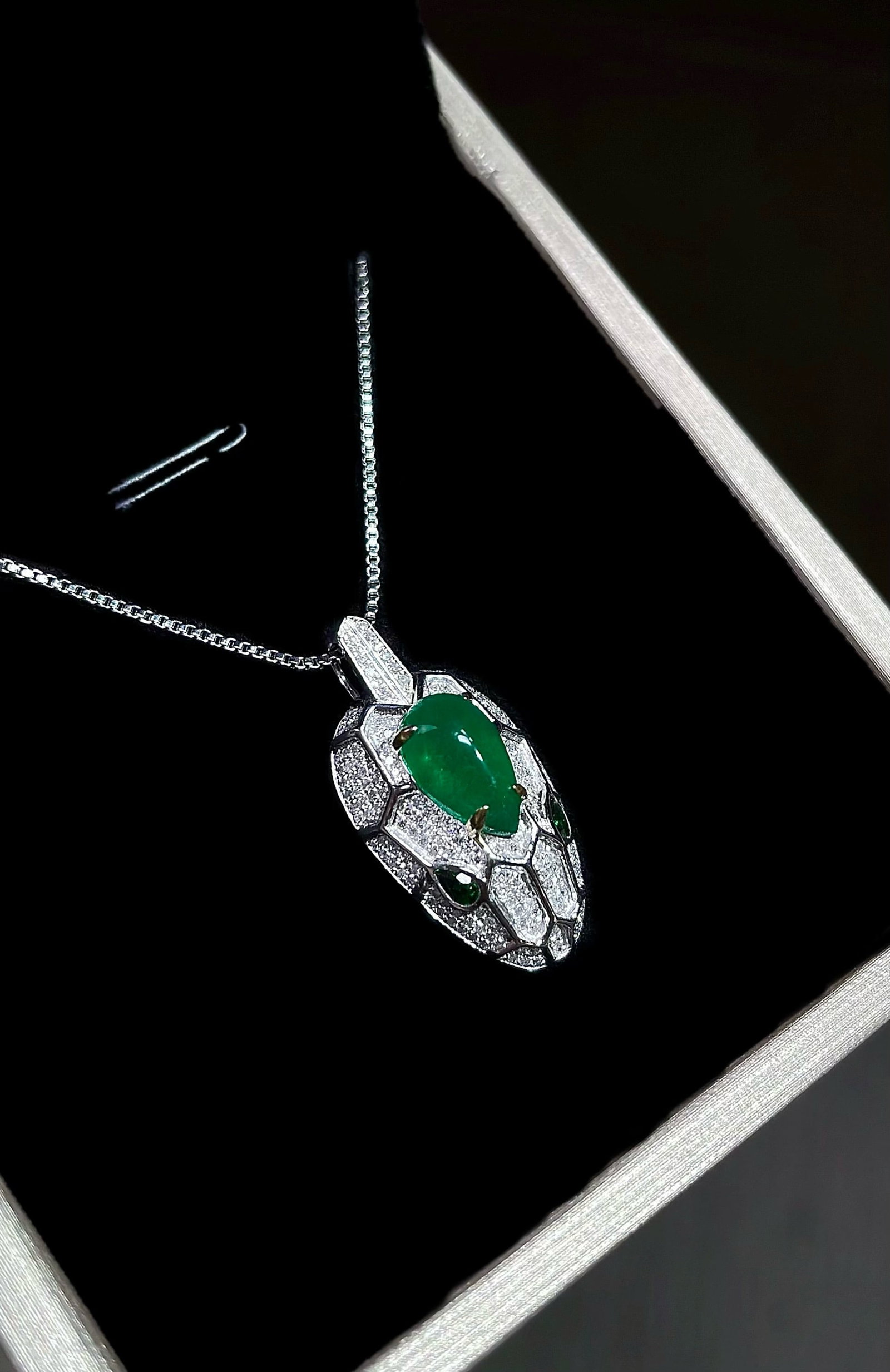 14k Gold 2.28 Ctw Vivid Green Natural Emerald & Emerald & Snake Pendant( Without Chain ) - 2