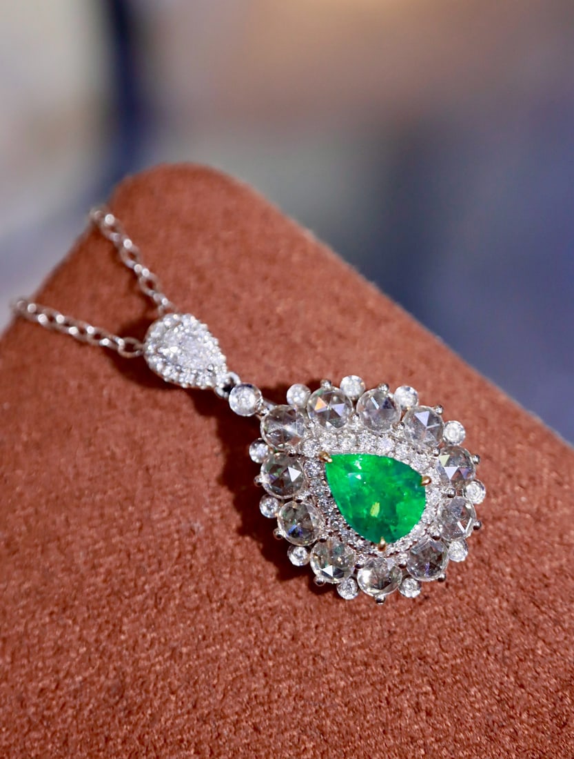 14k Gold 1.15 Ctw Natural Emerald & Diamond Pendant( Without Chain ): Ref:231172288 // gold content:14k gold // main gemstone:emerald // shape:pear // carat weight:0. 58ct // color:green // treatment:natural // // adjacent gemstone 2 : diamond // shape:round // carat