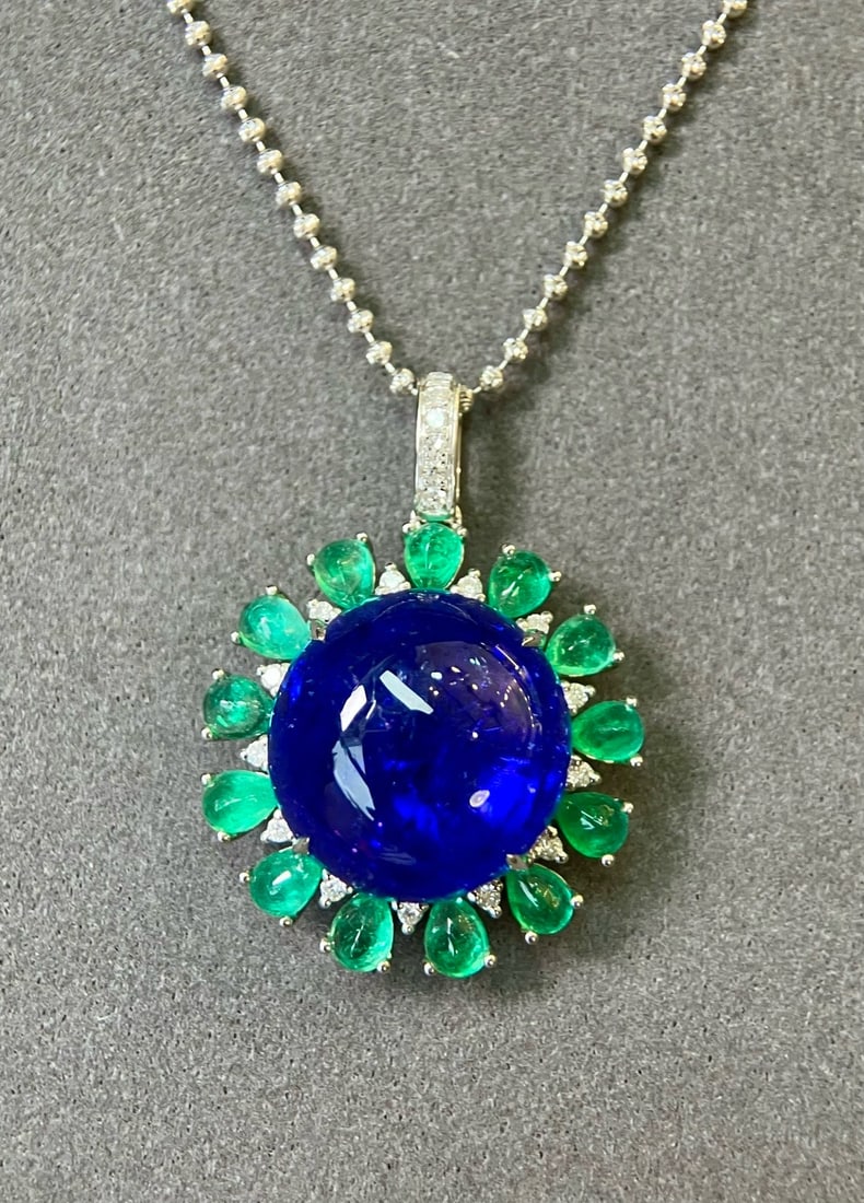 14k Gold 20.00 Ctw Natural Tanzanite & Emerald Pendant( Without Chain ): Ref:231172290 // gold content:14k gold // main gemstone:tanzanite // shape:round // carat weight:17. 85ct // color:blue // treatment:natural // cut grade:g // // adjacent gemstone 2 : emerald //