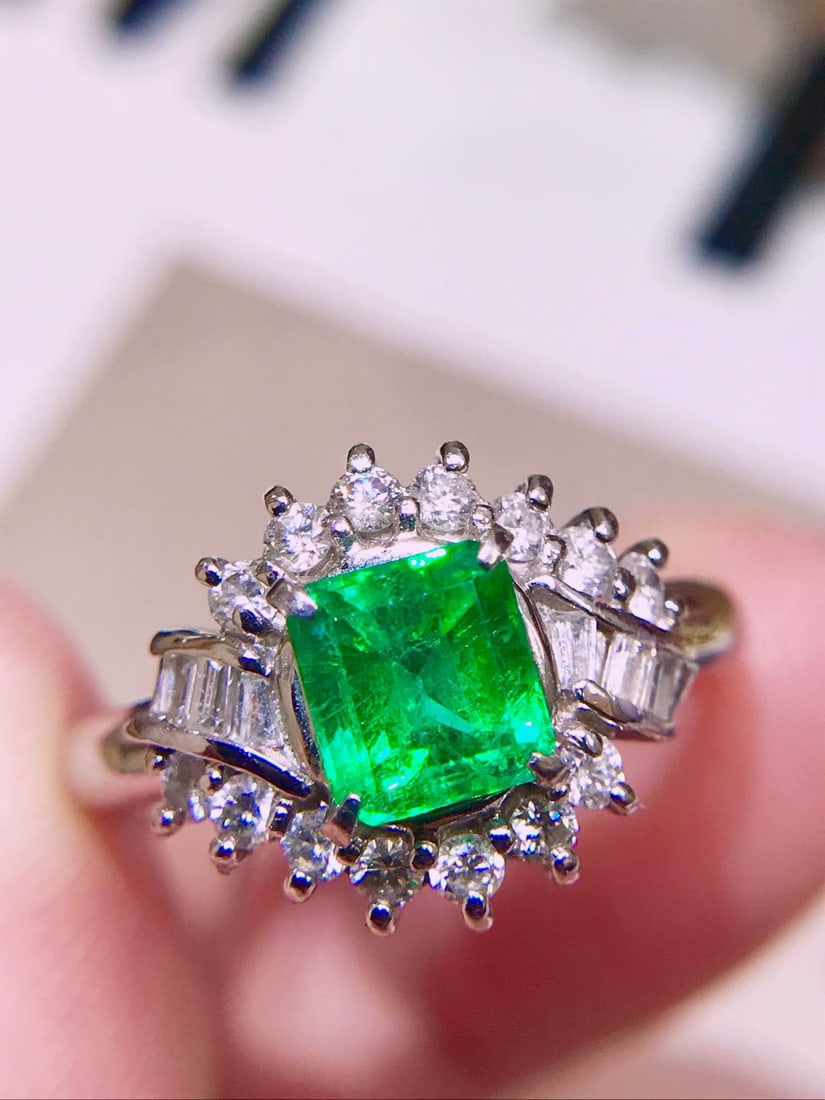 14k Gold 1.43 Ctw Vivid Green Natural Emerald & Diamond Ring - 2