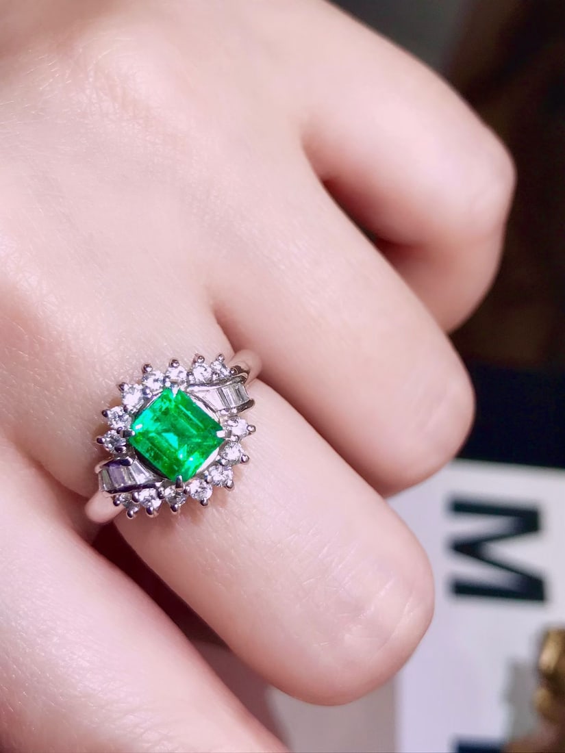 14k Gold 1.43 Ctw Vivid Green Natural Emerald & Diamond Ring - 3