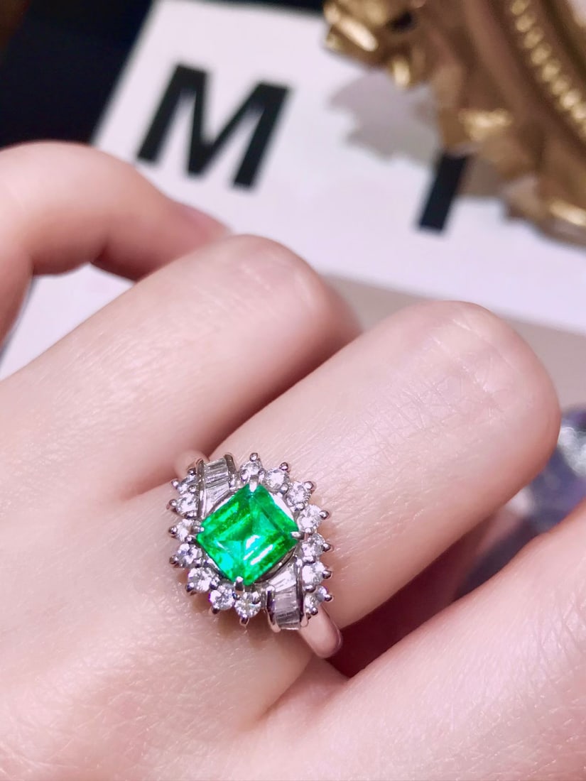 14k Gold 1.43 Ctw Vivid Green Natural Emerald & Diamond Ring - 4