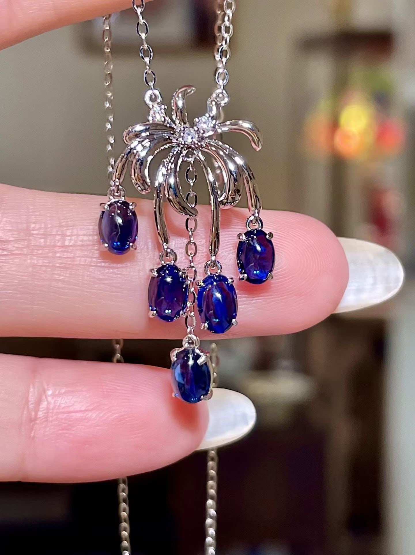 14k Gold 2.58 Ct Natural Sapphire & Diamond Necklace: Ref:231172296 // gold content:14k gold // main gemstone:sapphire // shape:oval // carat weight:2. 58ct // color:blue // treatment:natural // // adjacent gemstone 2 : diamond // shape:round // clarity
