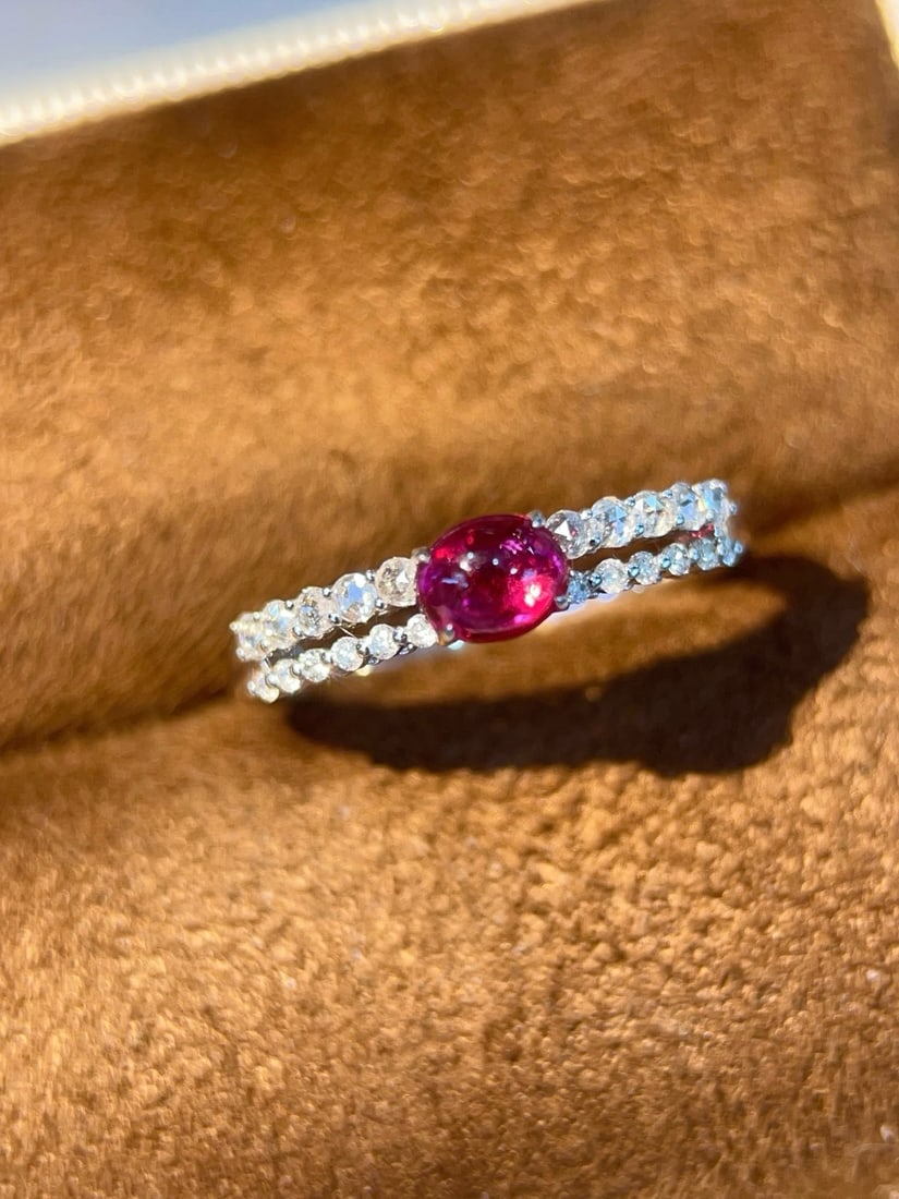 14k Gold 1.05 Ctw Natural Ruby & Diamond Ring: Ref:231172300 // gold content:14k gold // ring size:7. 25us // // main gemstone:ruby // shape:oval // carat weight:0. 5ct // color:red // treatment:natural // // adjacent gemstone 2 : diamond //