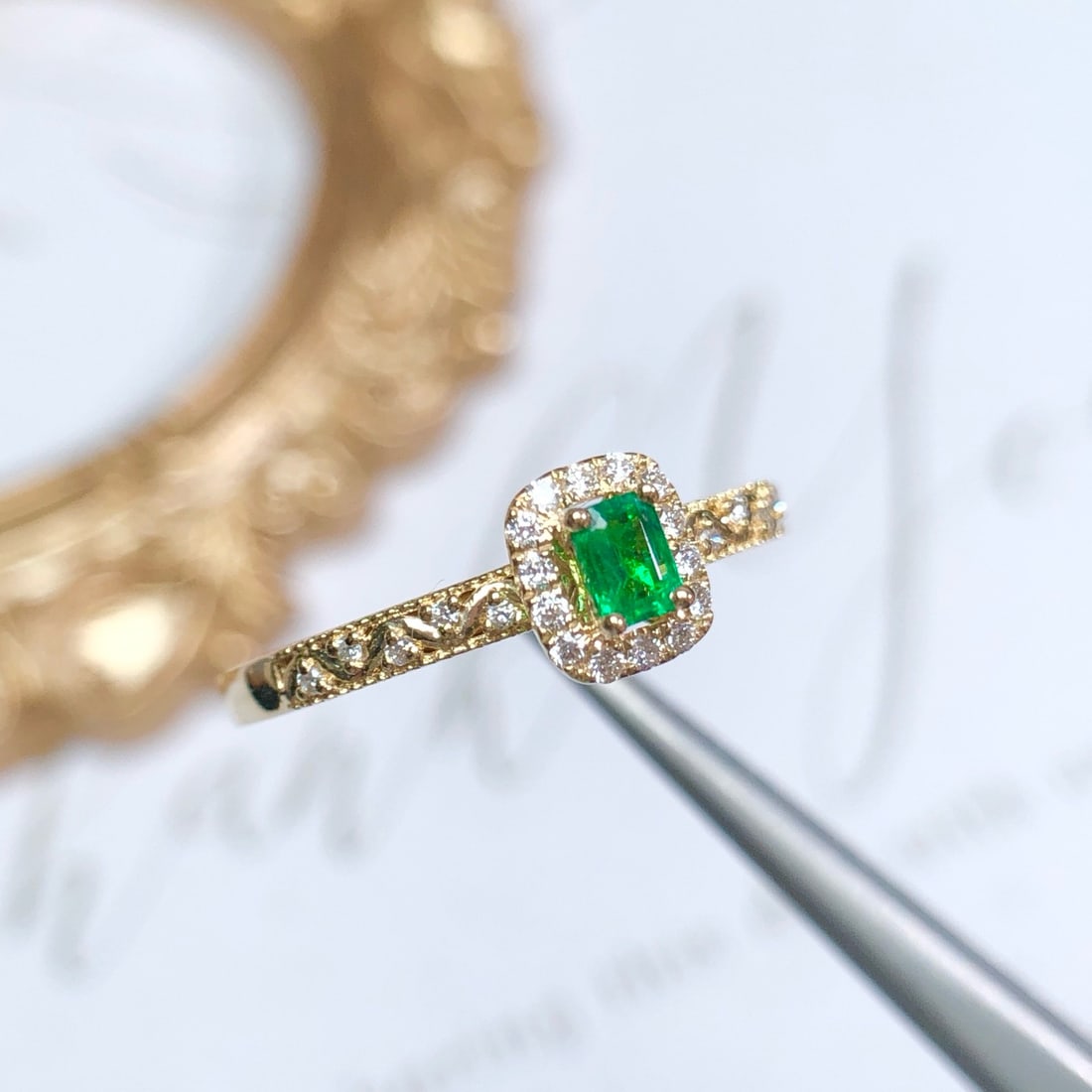 14k Gold 0.22 Ctw Vivid Green Natural Emerald & Diamond Ring - 2