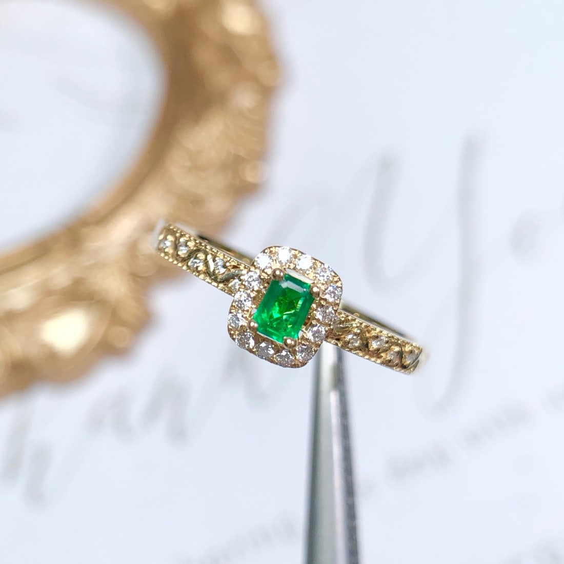 14k Gold 0.22 Ctw Vivid Green Natural Emerald & Diamond Ring - 3