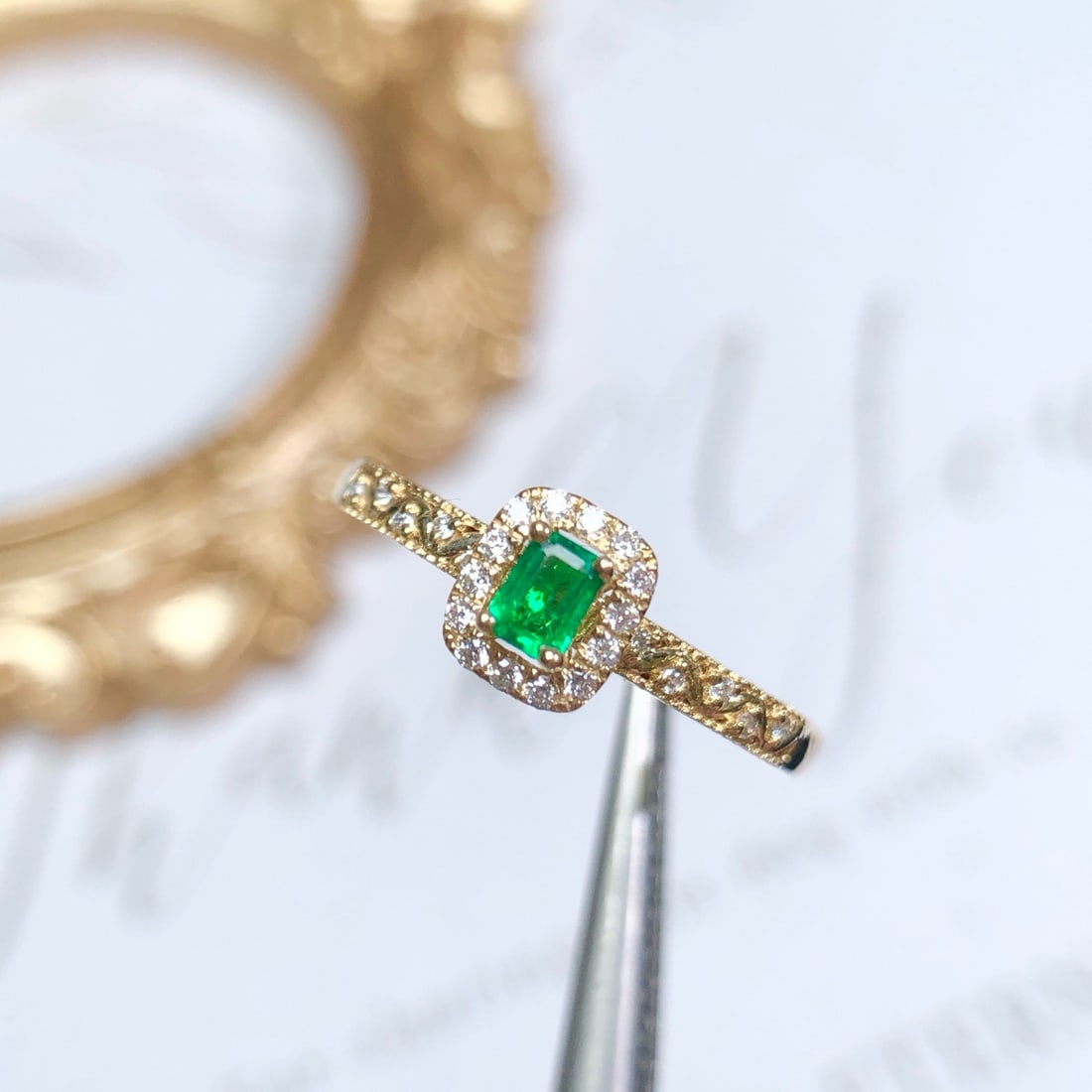 14k Gold 0.22 Ctw Vivid Green Natural Emerald & Diamond Ring - 4