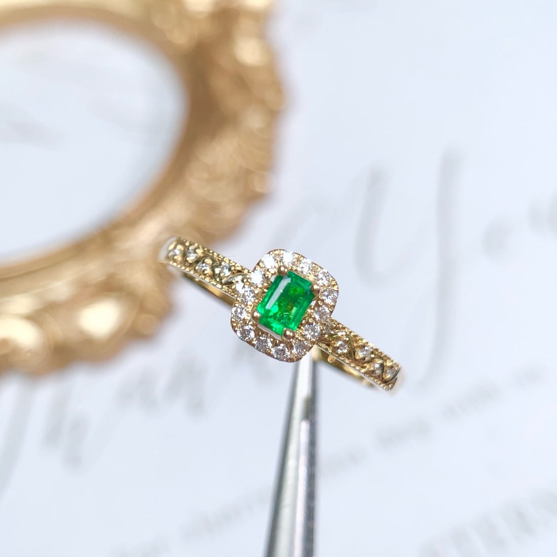 14k Gold 0.22 Ctw Vivid Green Natural Emerald & Diamond Ring - 5