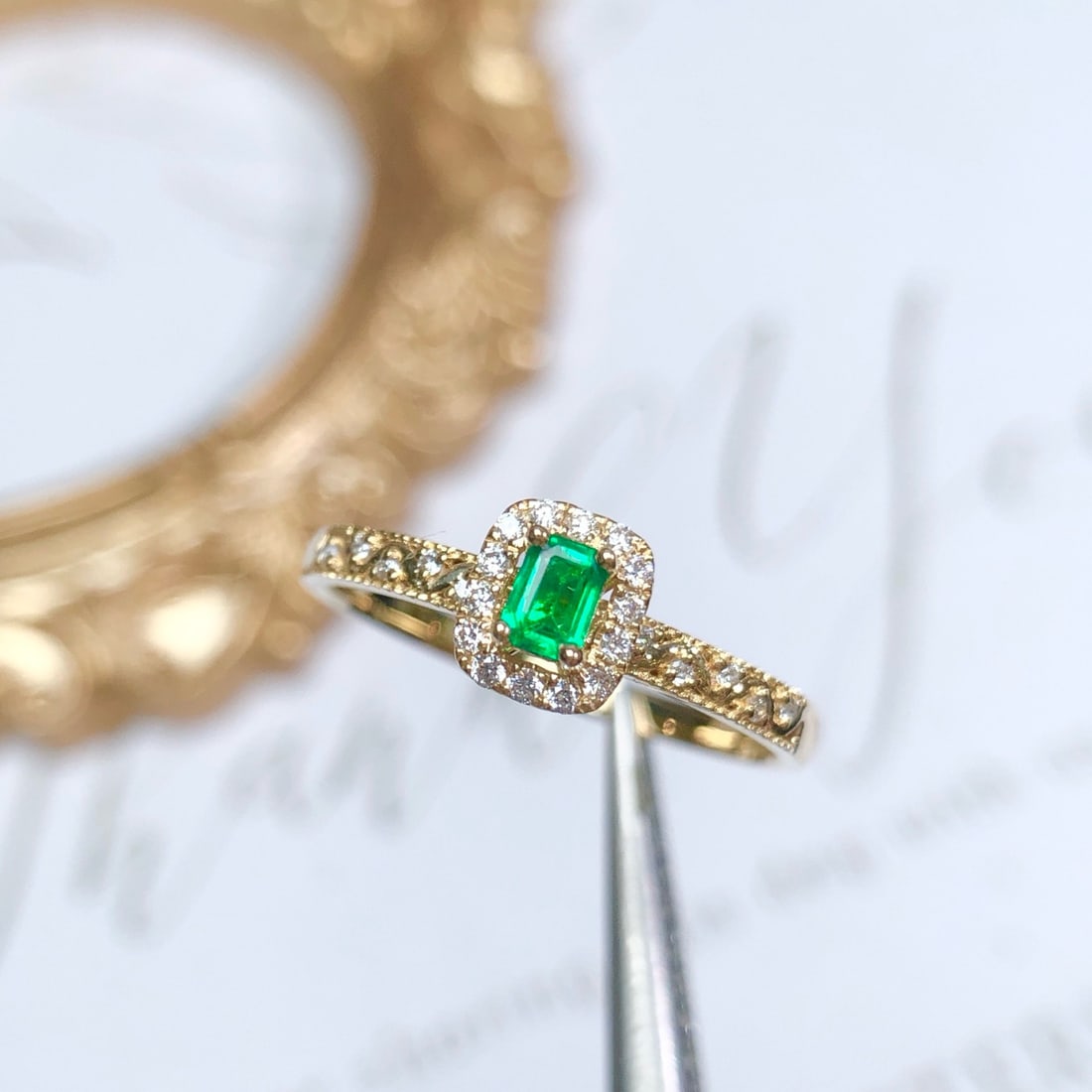 14k Gold 0.22 Ctw Vivid Green Natural Emerald & Diamond Ring - 8