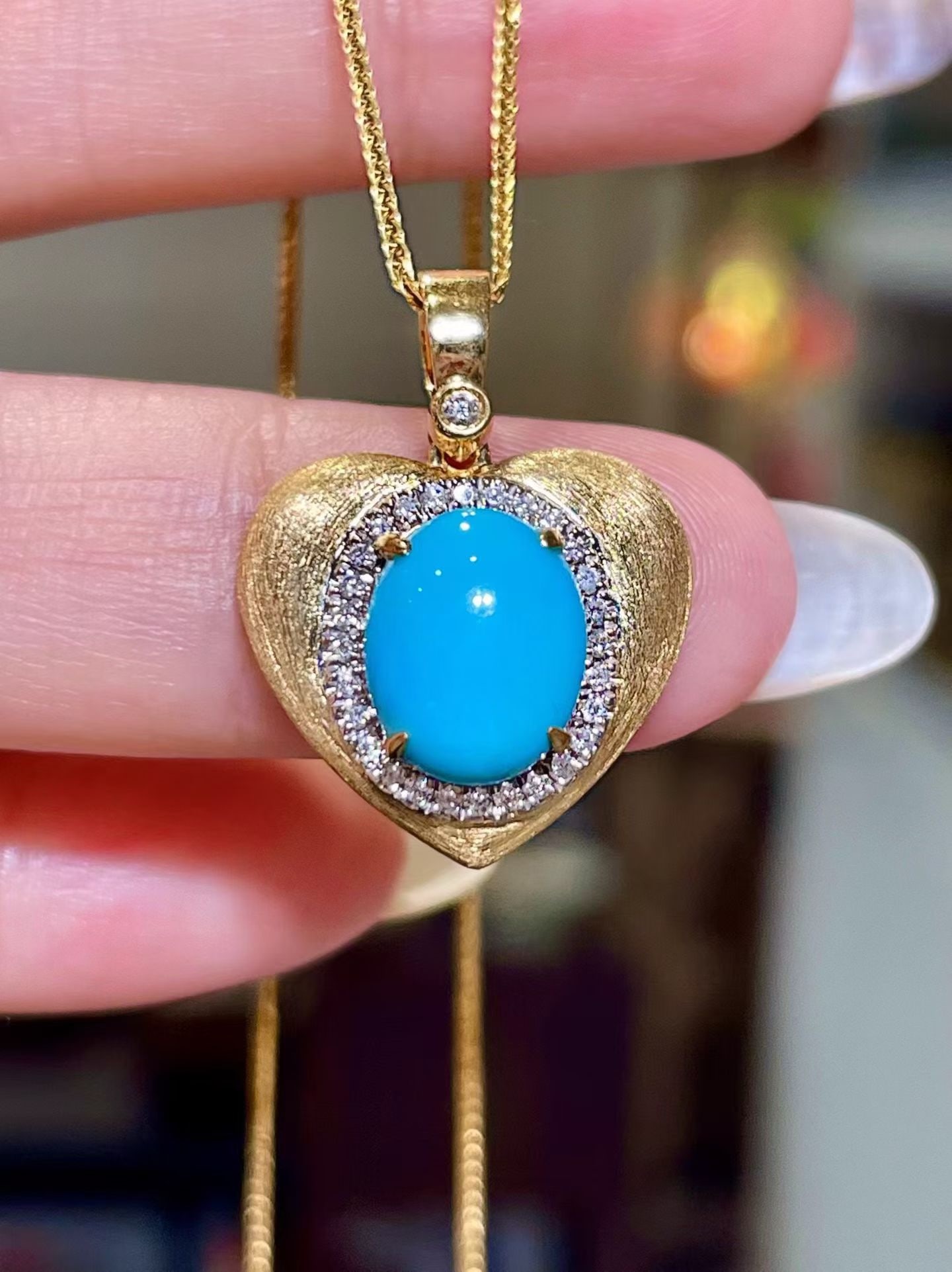 14k Gold 2.70 Ctw Natural Blue Turquoise & Diamond Pendant( Without Chain ): Ref:231172303 // gold content:14k gold // main gemstone:blue turquoise // shape:oval // carat weight:2. 55ct // color:blue // treatment:natural // // adjacent gemstone 2 : diamond // shape:round //