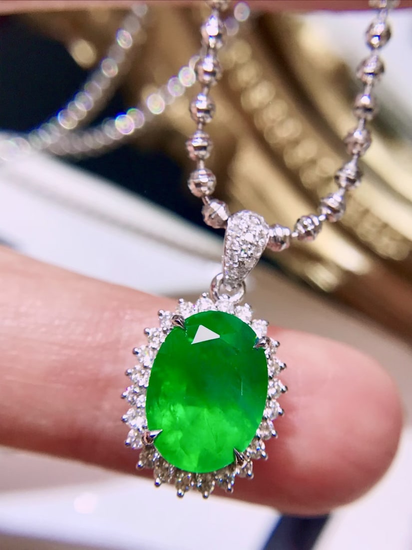 14k Gold 3.58 Ctw Vivid Green Natural Emerald & Diamond Pendant( Without Chain ): Ref:231172305 // gold content:14k gold // main gemstone:emerald // shape:oval // carat weight:3. 2ct // color:vivid green // treatment:natural // // adjacent gemstone 2 : diamond // shape:round //