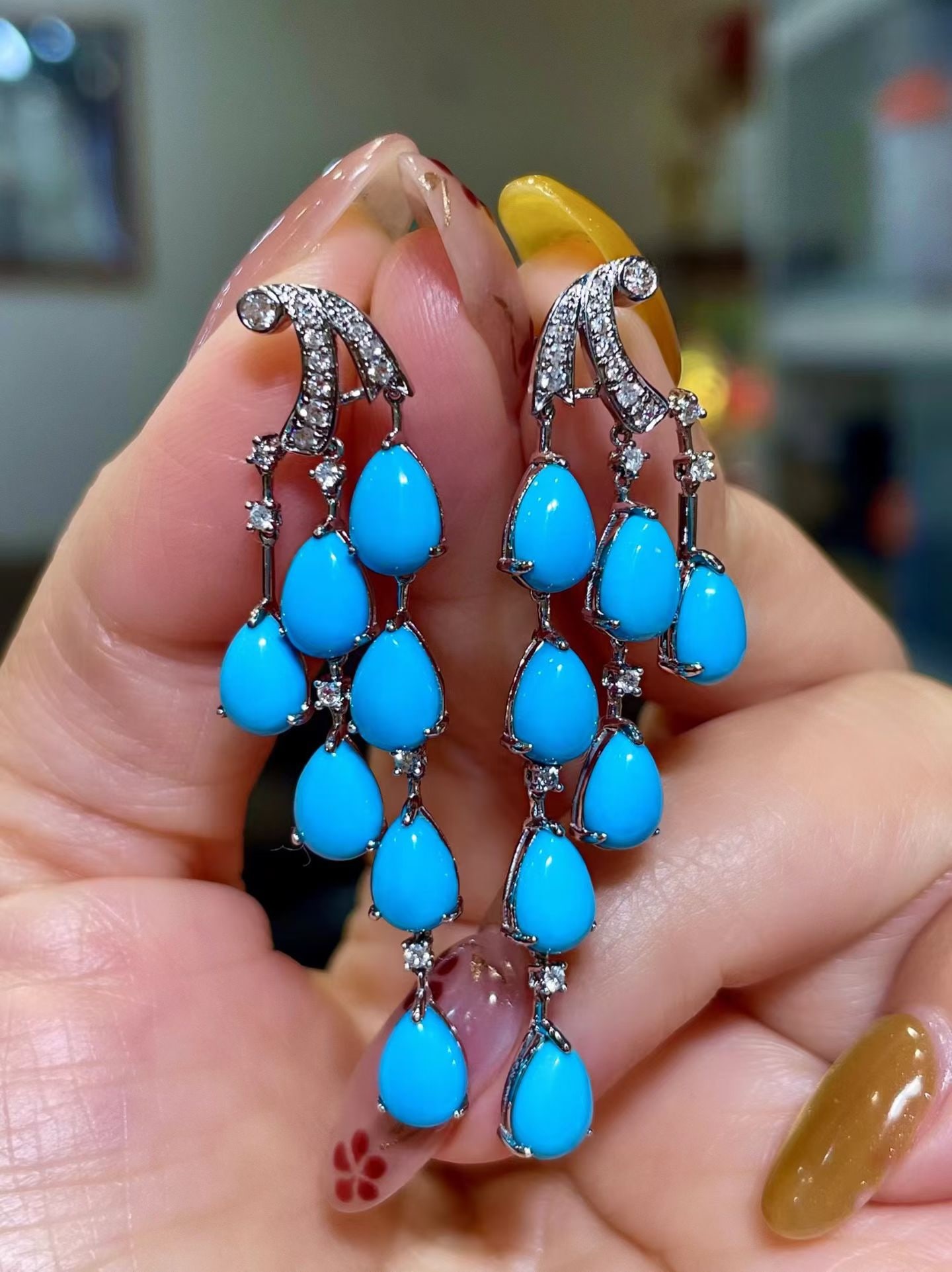 14k Gold 9.41 Ctw Natural Blue Turquoise & Diamond Pendant( Without Chain ): Ref:231172308 // gold content:14k gold // main gemstone:blue turquoise // shape:pear // carat weight:9. 10ct // color:blue // treatment:natural // // adjacent gemstone 2 : diamond // shape:round //
