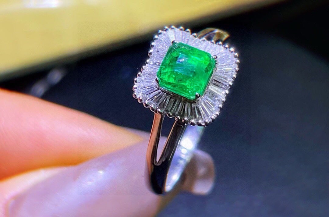 14k Gold 1.3 Ct Vivid Green Natural Emerald & Diamond Ring - 5