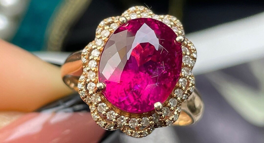 14k Gold 5.78 Ct Natural Tourmaline & Diamond Ring: Ref:231172312 // gold content:14k gold // ring size:7. 25us // // main gemstone:tourmaline // shape:oval // carat weight:5. 78ct // color:red // treatment:natural // // adjacent gemstone 2 : diamond