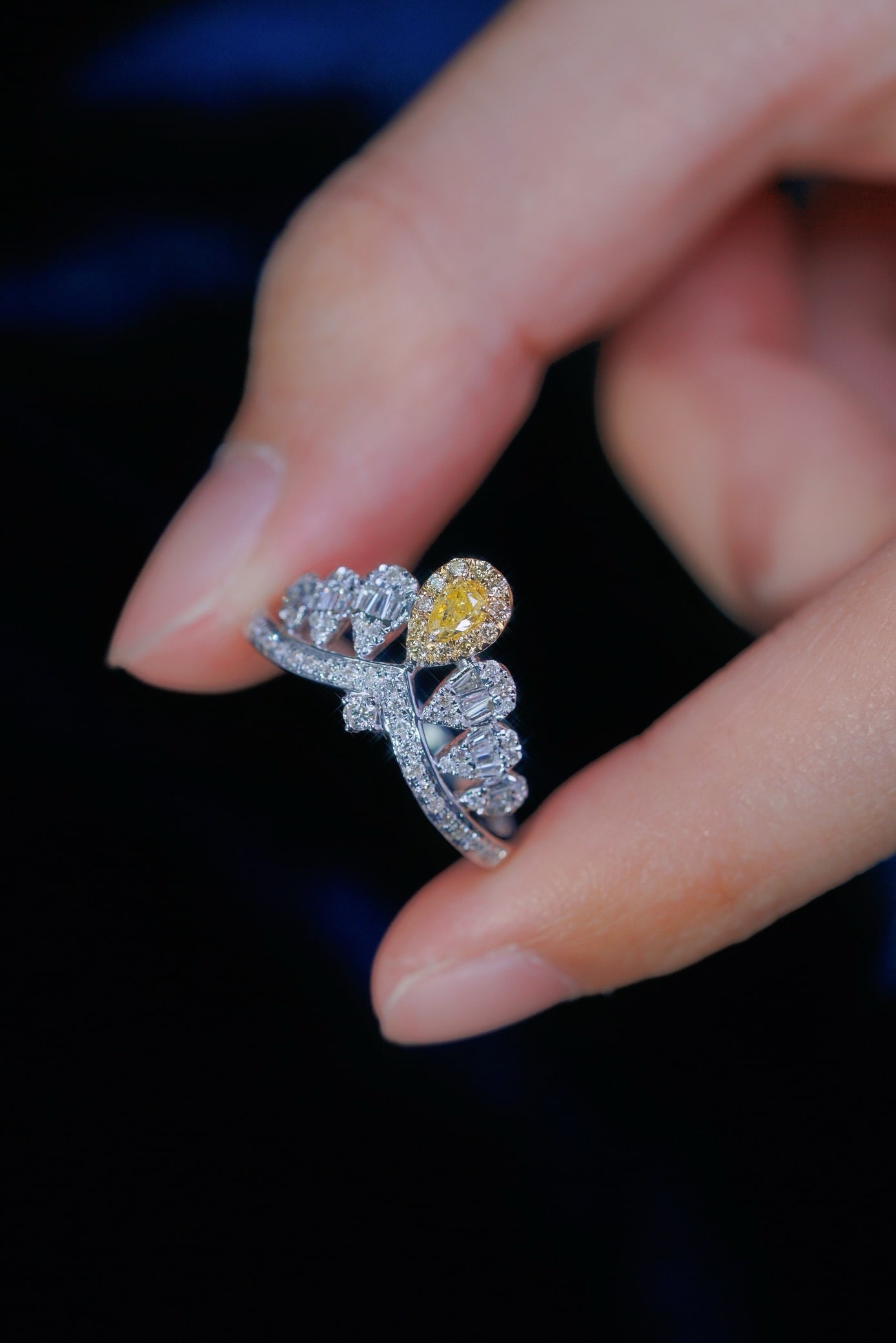 14k Gold 0.55 Ctw Natural Yellow Diamond & Diamond Ring: Ref:231172320 // gold content:14k gold // ring size:7. 25us // // main gemstone:yellow diamond // shape:pear // carat weight:0. 12ct // color:yellow // treatment:natural // // adjacent gemstone 2 :