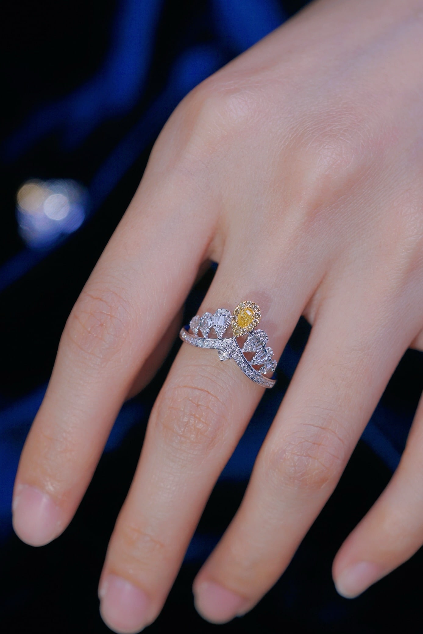 14k Gold 0.55 Ctw Natural Yellow Diamond & Diamond Ring - 2