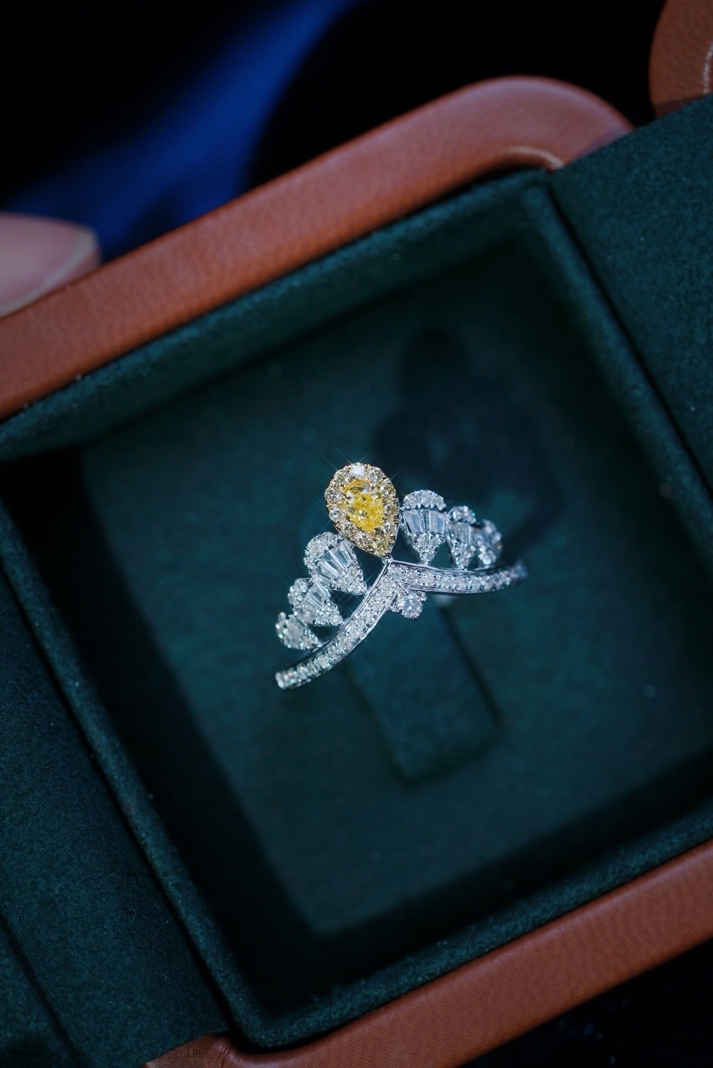 14k Gold 0.55 Ctw Natural Yellow Diamond & Diamond Ring - 3