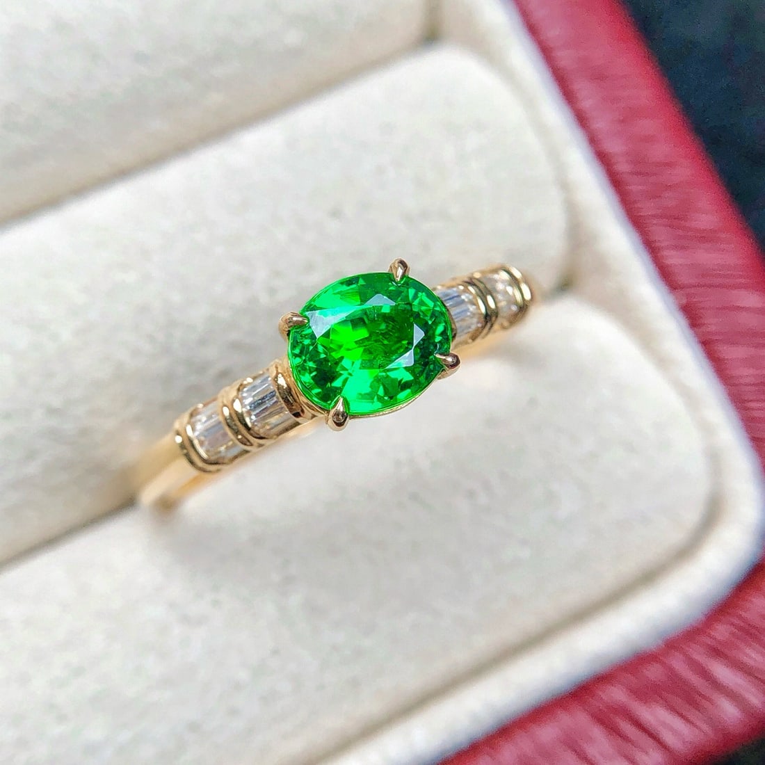 14k Gold 1.13 Ctw Natural Tsavorite & Diamond Ring: Ref:231172321 // gold content:14k gold // ring size:7. 25us // // main gemstone:tsavorite // shape:oval // carat weight:1. 03ct // color:green // treatment:natural // // adjacent gemstone 2 : diamond