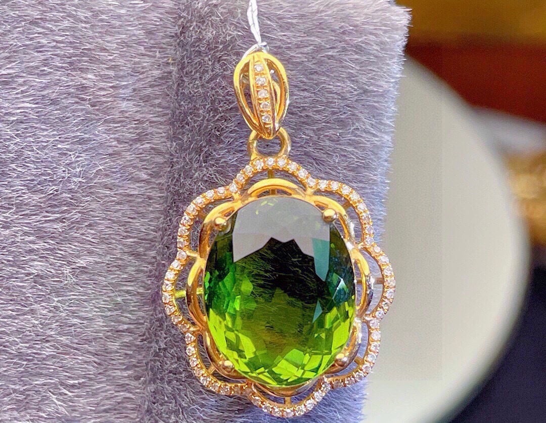 14k Gold 8.53 Ct Natural Tourmaline & Diamond Pendant( Without Chain ): Ref:231172334 // gold content:14k gold // main gemstone:tourmaline // shape:oval // carat weight:8. 53ct // color:green // treatment:natural // // adjacent gemstone 2 : diamond // shape:round //