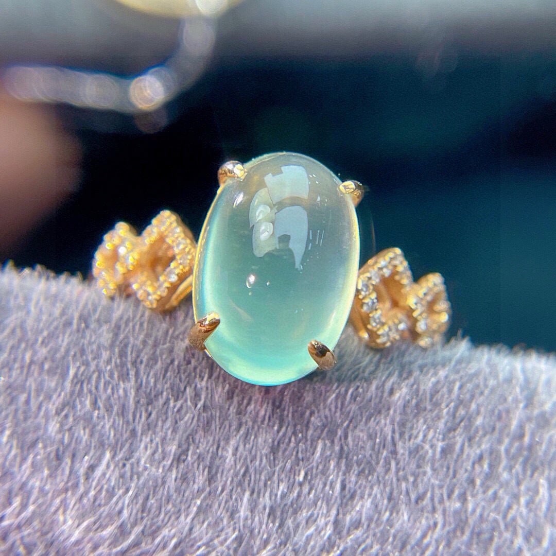 14k Gold 5.4 Ct Natural Prehnite & Diamond Ring: Ref:231172336 // gold content:14k gold // ring size:7. 25us // // main gemstone:prehnite // shape:oval // carat weight:5. 4ct // color:green // treatment:natural // // adjacent gemstone 2 : diamond
