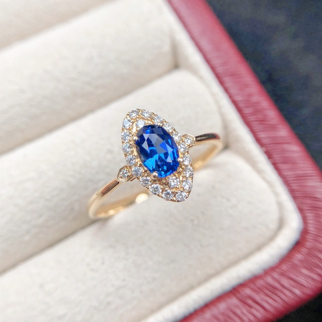 14k Gold 0.82 Ctw Natural Sapphire & Diamond Ring: Ref:231172340 // gold content:14k gold // ring size:7. 25us // // main gemstone:sapphire // shape:oval // carat weight:0. 65ct // color:blue // treatment:natural // // adjacent gemstone 2 : diamond