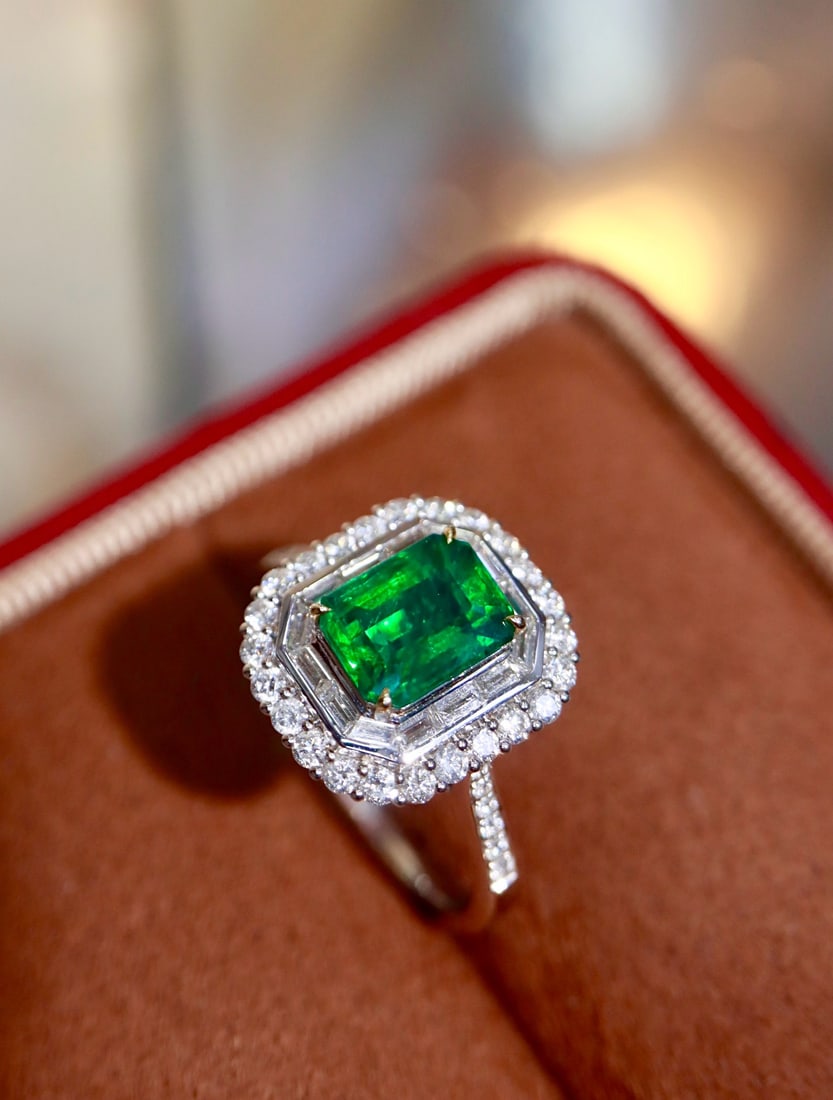 14k Gold 1.48 Ctw Vivid Green Natural Emerald & Diamond Ring - 2