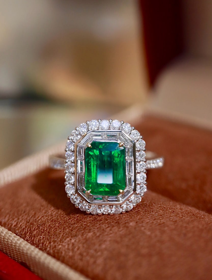 14k Gold 1.48 Ctw Vivid Green Natural Emerald & Diamond Ring - 3