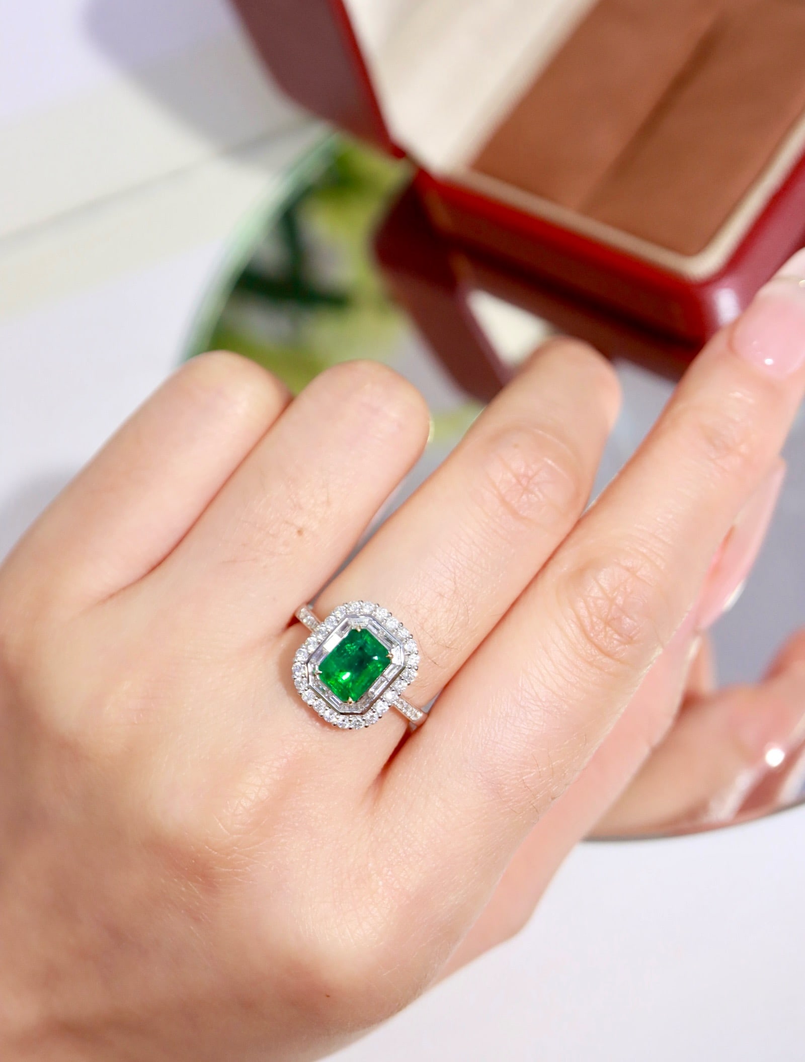14k Gold 1.48 Ctw Vivid Green Natural Emerald & Diamond Ring - 8