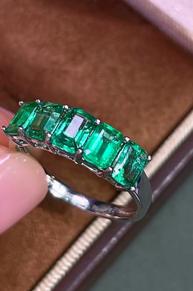 14k Gold 1.7 Ct Natural Emerald Ring - 2