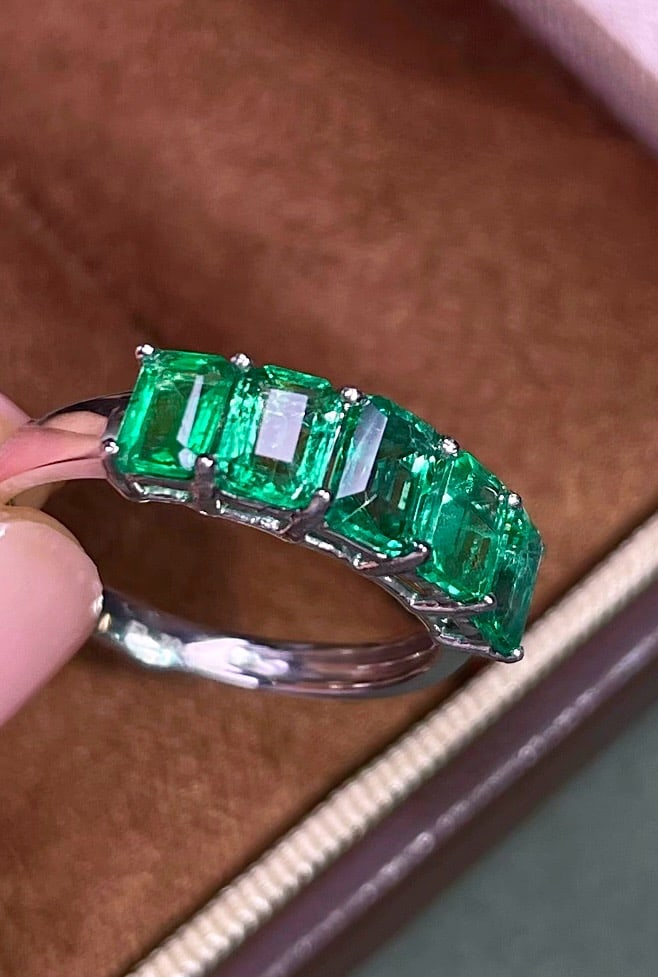 14k Gold 1.7 Ct Natural Emerald Ring - 3
