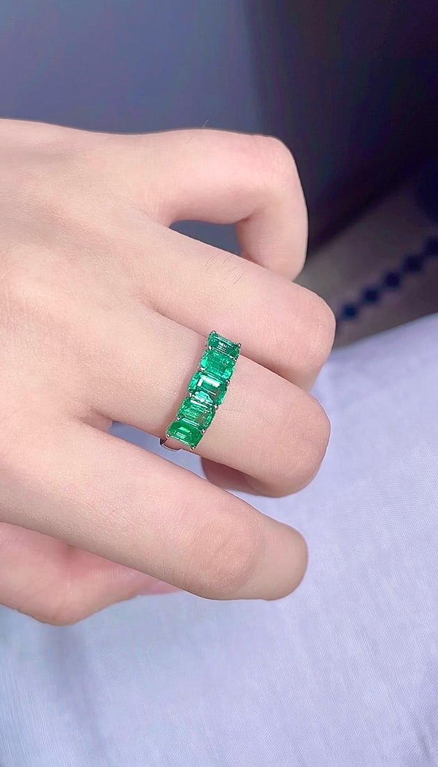 14k Gold 1.7 Ct Natural Emerald Ring - 6