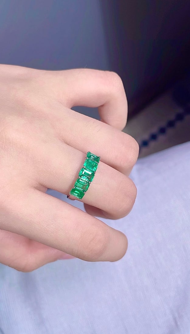 14k Gold 1.7 Ct Natural Emerald Ring - 7