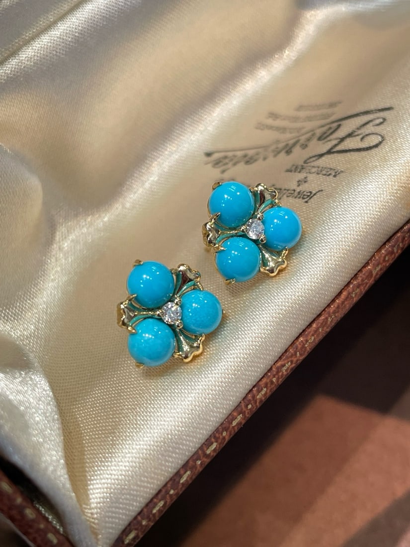 14k Gold 4 Ct Natural Blue Turquoise & Diamond Earrings: Ref:231172347 // gold content:14k gold // main gemstone:blue turquoise // shape:round // carat weight:4ct // color:blue // treatment:natural // cut grade:g // // adjacent gemstone 2 : diamond //