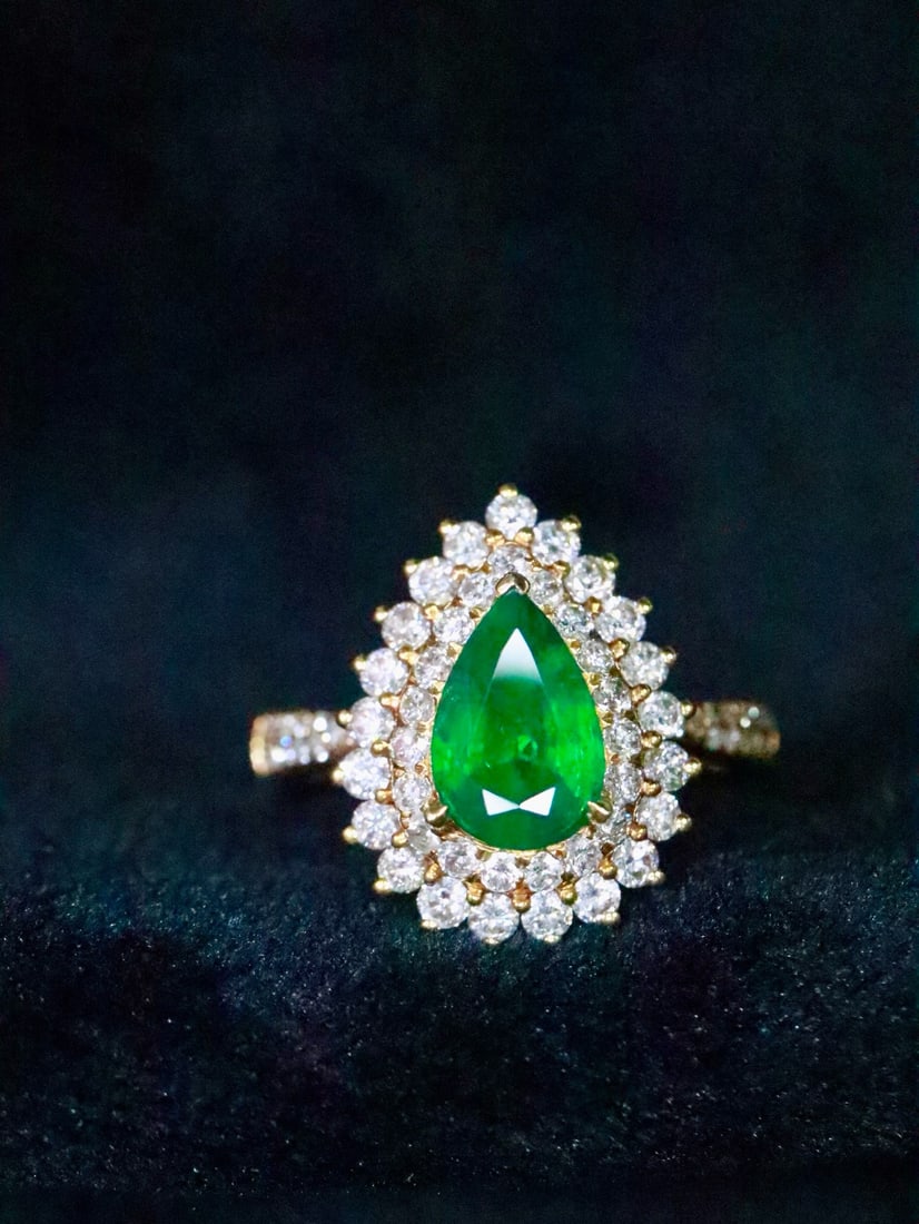 14k Gold 2.37 Ctw Vivid Green Natural Emerald & Diamond Ring: Ref:231172351 // gold content:14k gold // ring size:7. 25us // // main gemstone:emerald // shape:pear // carat weight:1. 01ct // color:vivid green // treatment:natural // // adjacent gemstone 2 : diam