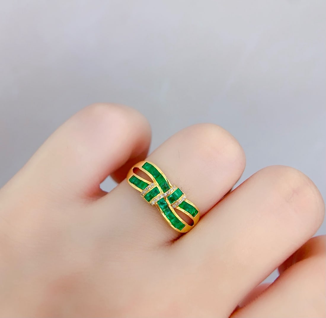 14k Gold 1.5 Ct Natural Emerald & Diamond Ring - 6