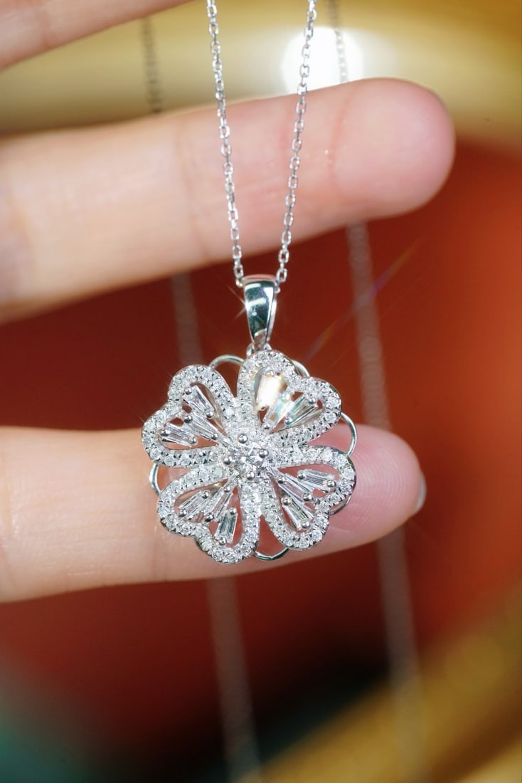 14k Gold 0.75 Ct Natural H Diamond Pendant( Without Chain ): Ref:231172356 // gold content:14k gold // main gemstone:diamond // shape:multiple // carat weight:0. 75ct // clarity grade:vs-si // color:h // treatment:natural // High Estimate: 3300 Low Estimate: