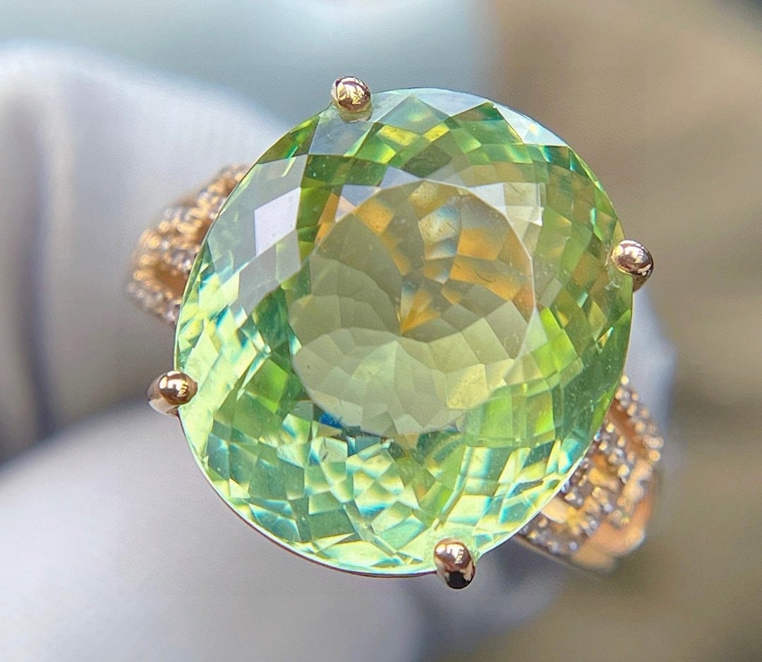 14k Gold 10.18 Ct Natural Tourmaline & Diamond Ring: Ref:231172357 // gold content:14k gold // ring size:7. 25us // // main gemstone:tourmaline // shape:oval // carat weight:10. 18ct // color:green // treatment:natural // // adjacent gemstone 2 : diamon