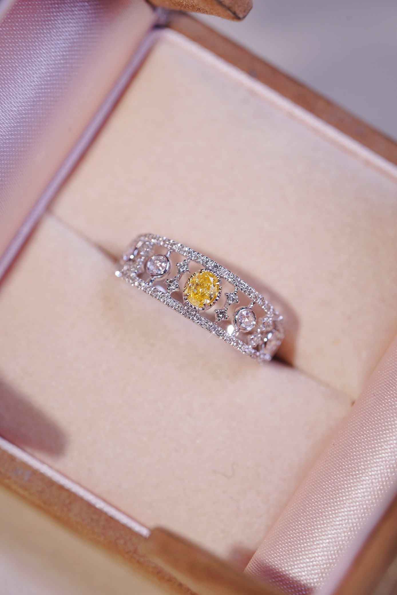14k Gold 0.60 Ctw Natural Yellow Diamond & Diamond Ring: Ref:231172361 // gold content:14k gold // ring size:7. 25us // // main gemstone:yellow diamond // shape:oval // carat weight:0. 22ct // color:yellow // treatment:natural // // adjacent gemstone 2 :