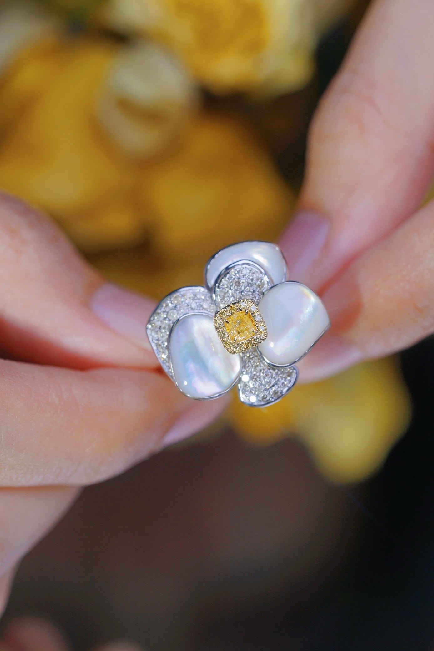 14k Gold 0.50 Ctw Natural Yellow Diamond & Diamond & Flowers Ring: Ref:231172363 // gold content:14k gold // ring size:7. 25us // // main gemstone:yellow diamond // shape:cushion // carat weight:0. 16ct // color:yellow // treatment:natural // // adjacent gemstone 2