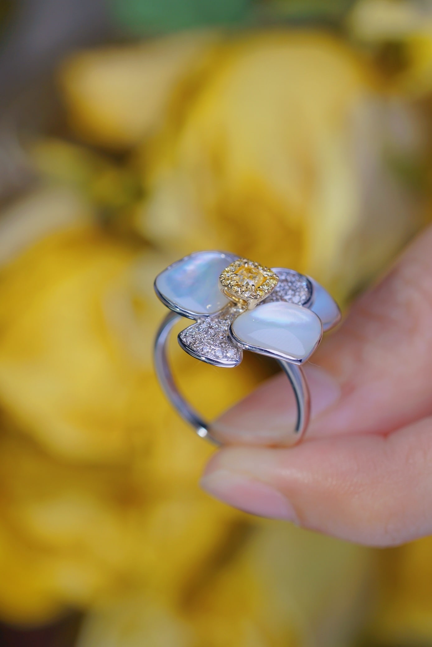 14k Gold 0.50 Ctw Natural Yellow Diamond & Diamond & Flowers Ring - 2