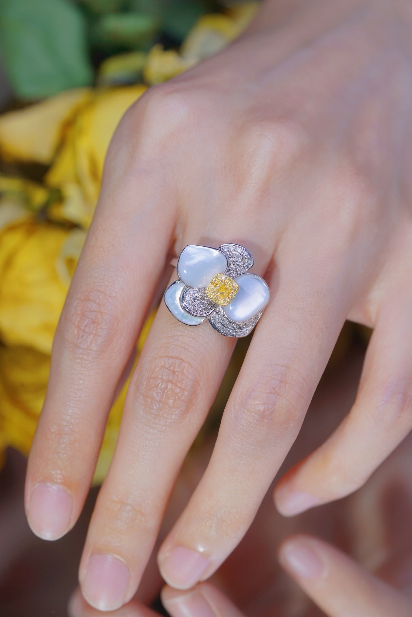 14k Gold 0.50 Ctw Natural Yellow Diamond & Diamond & Flowers Ring - 3