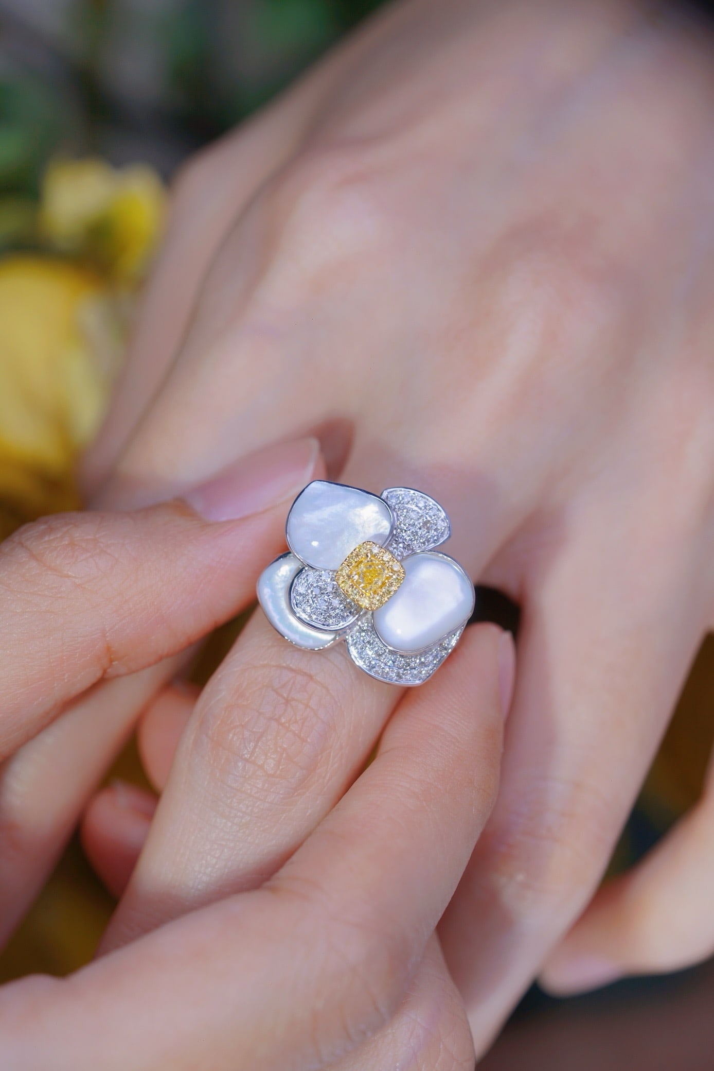 14k Gold 0.50 Ctw Natural Yellow Diamond & Diamond & Flowers Ring - 4