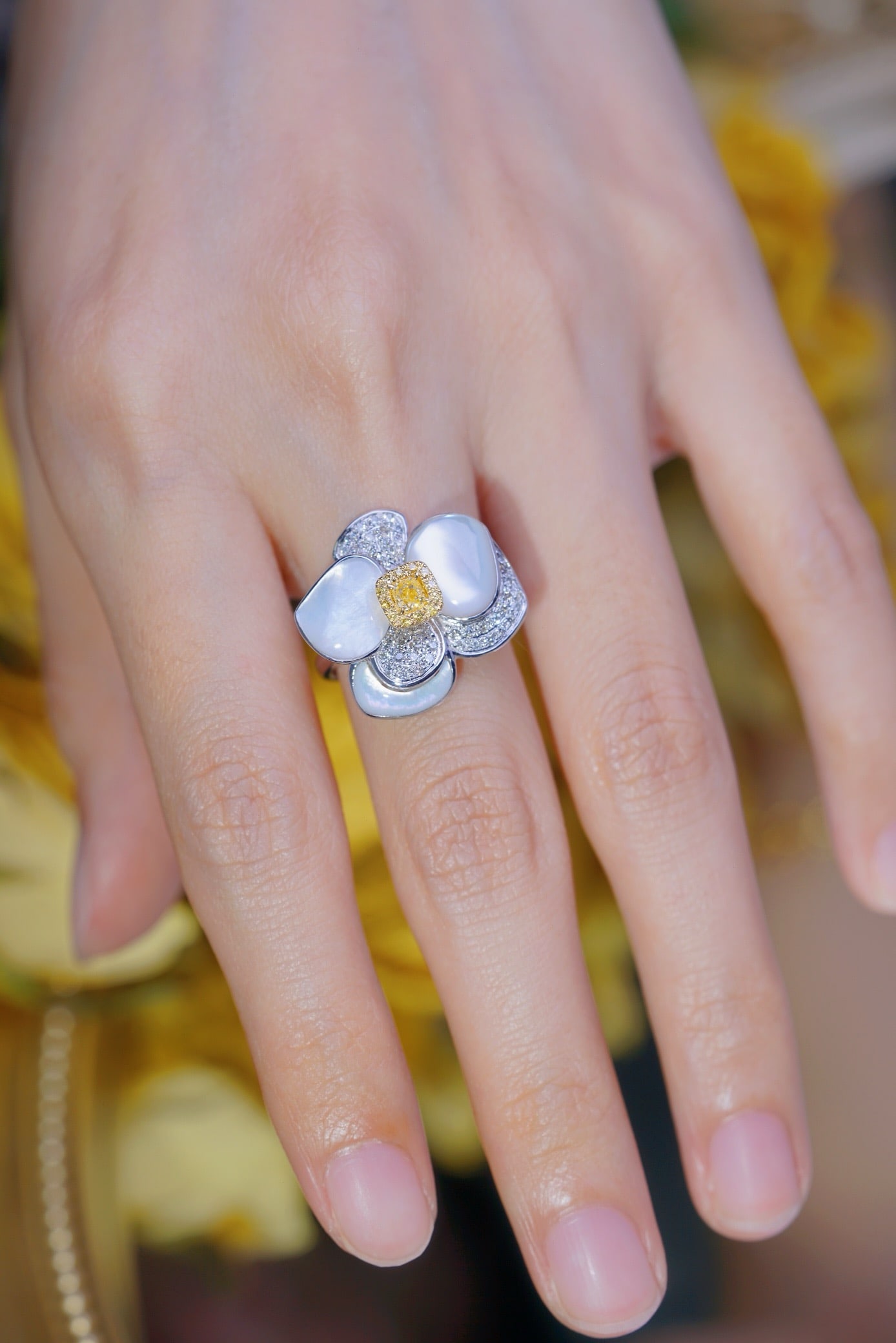 14k Gold 0.50 Ctw Natural Yellow Diamond & Diamond & Flowers Ring - 5