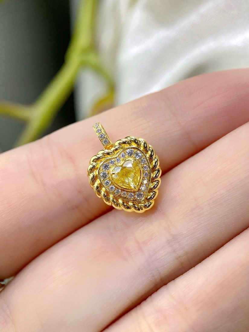 Gia Certified 14k Gold 0.62 Ctw Natural Yellow Diamond & Diamond Pendant( Without Chain ): Ref:231172369 // gold content:14k gold // main gemstone:yellow diamond // certified:gia // shape:heart // carat weight:0. 5ct // clarity grade:si1 // color:yellow // treatment:natural //