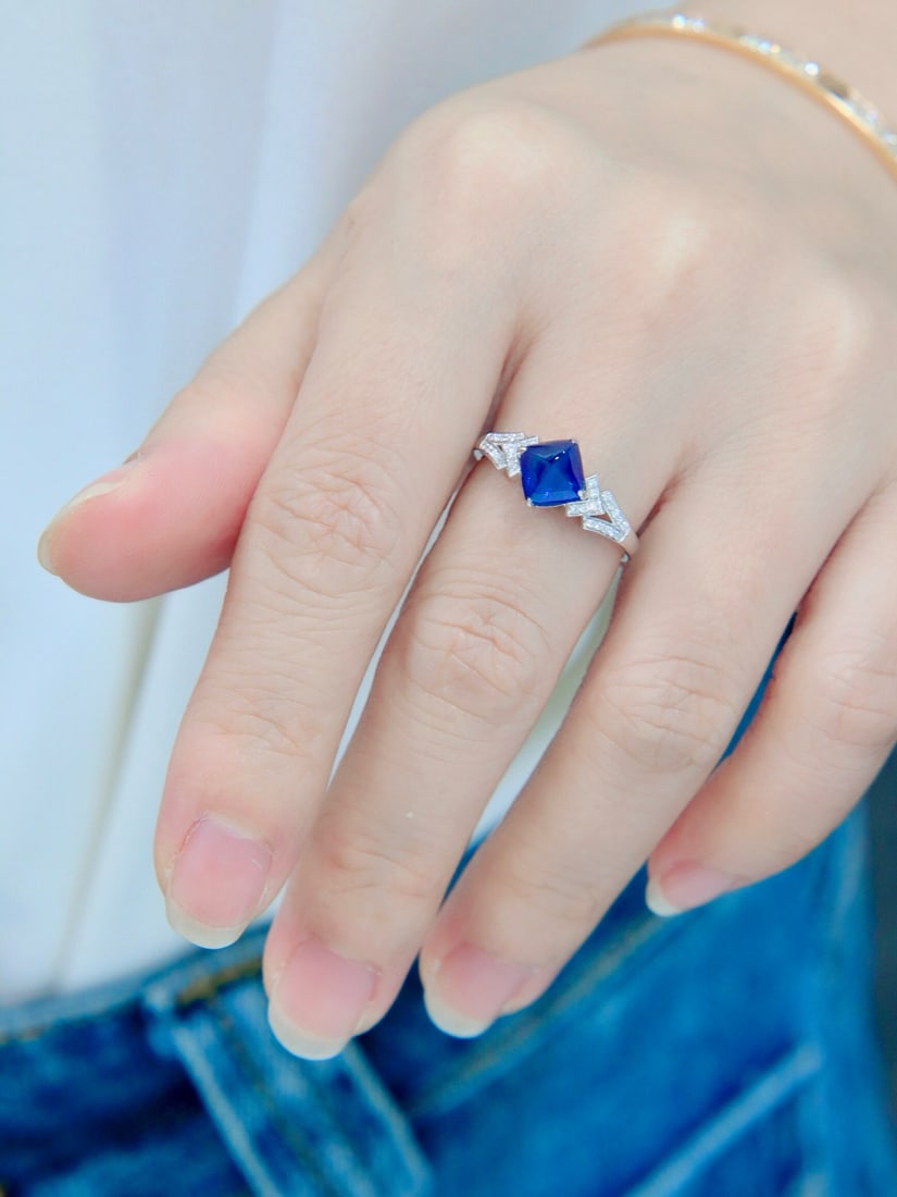 14k Gold 2.25 Ctw Vivid Blue Natural Sapphire & Diamond Ring - 8